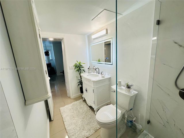 301 Golden Isles Dr 114, Hallandale Beach, FL 33009