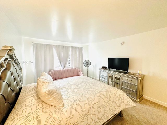 301 Golden Isles Dr 114, Hallandale Beach, FL 33009