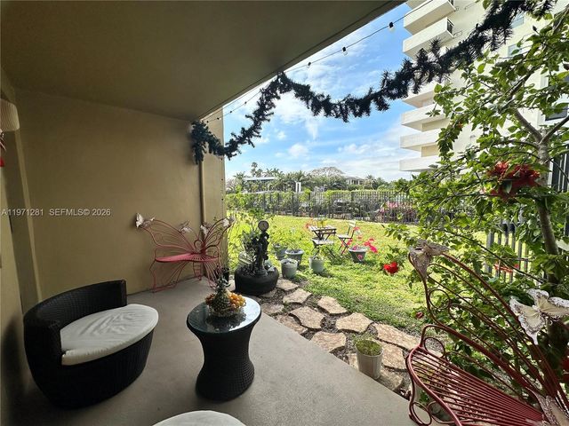 301 Golden Isles Dr 114, Hallandale Beach, FL 33009