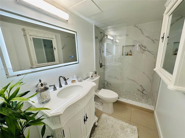 301 Golden Isles Dr 114, Hallandale Beach, FL 33009