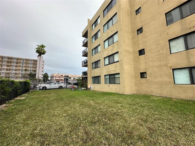 301 Golden Isles Dr 114, Hallandale Beach, FL 33009