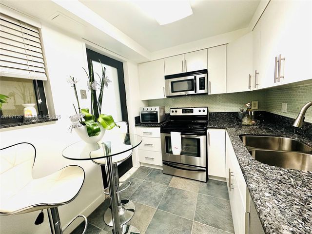 301 Golden Isles Dr 114, Hallandale Beach, FL 33009