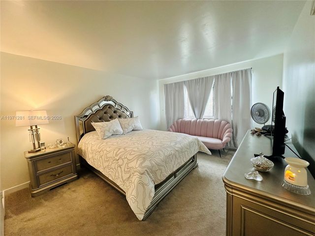 301 Golden Isles Dr 114, Hallandale Beach, FL 33009