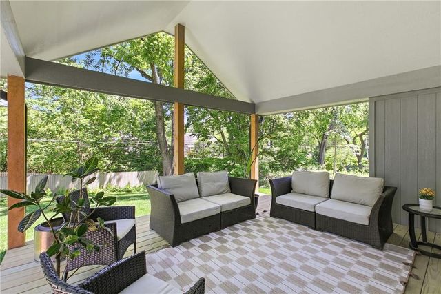 7927 Chadwick Street, Prairie Village, KS 66208
