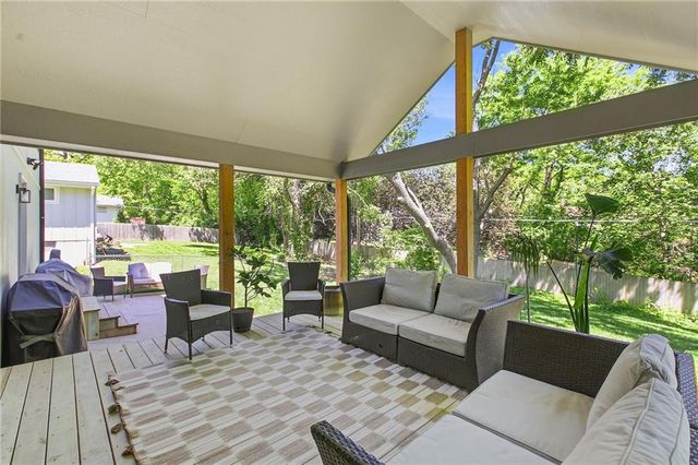 7927 Chadwick Street, Prairie Village, KS 66208
