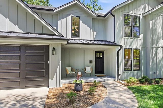 7927 Chadwick Street, Prairie Village, KS 66208