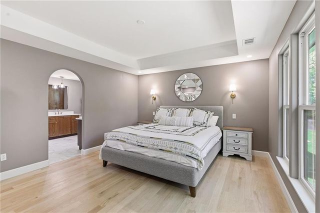 7927 Chadwick Street, Prairie Village, KS 66208