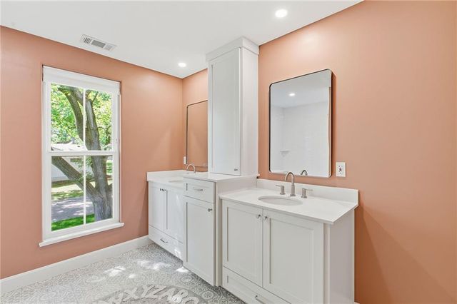 7927 Chadwick Street, Prairie Village, KS 66208
