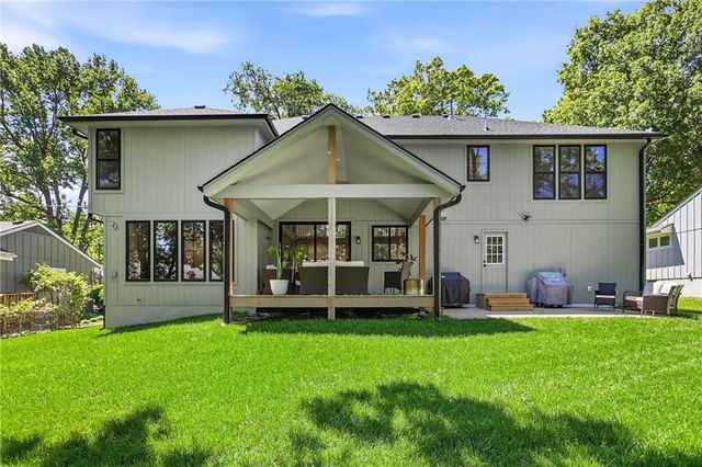 7927 Chadwick Street, Prairie Village, KS 66208