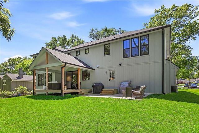 7927 Chadwick Street, Prairie Village, KS 66208