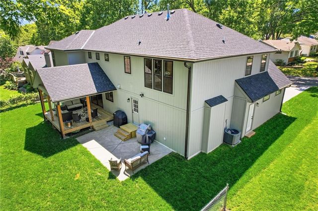 7927 Chadwick Street, Prairie Village, KS 66208