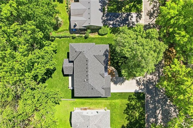 7927 Chadwick Street, Prairie Village, KS 66208
