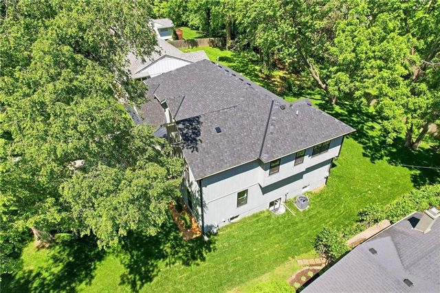 7927 Chadwick Street, Prairie Village, KS 66208