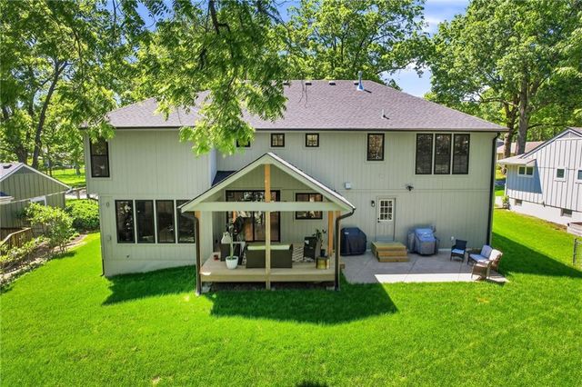 7927 Chadwick Street, Prairie Village, KS 66208
