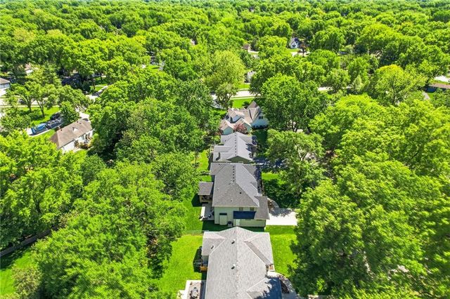 7927 Chadwick Street, Prairie Village, KS 66208