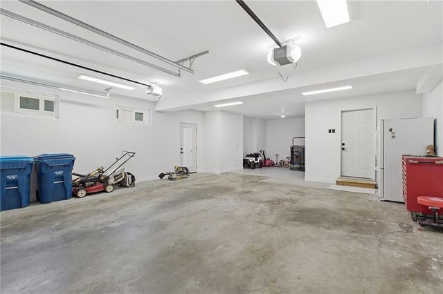 7927 Chadwick Street, Prairie Village, KS 66208