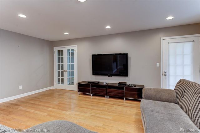 37132 Brentwood Circle, Farmington Hills, MI 48331