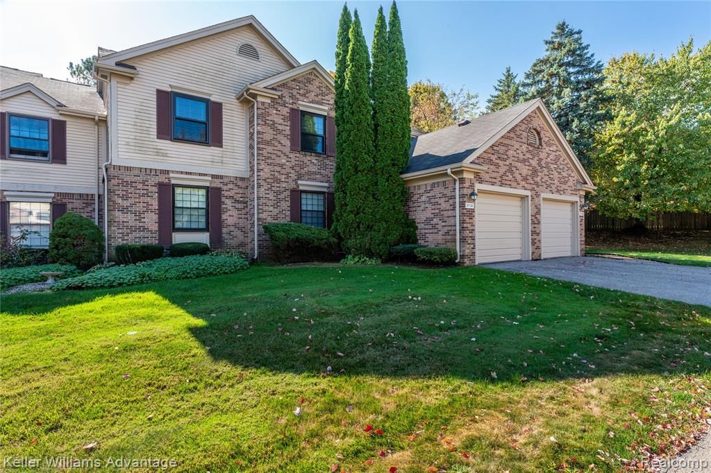 37132 Brentwood Circle, Farmington Hills, MI 48331