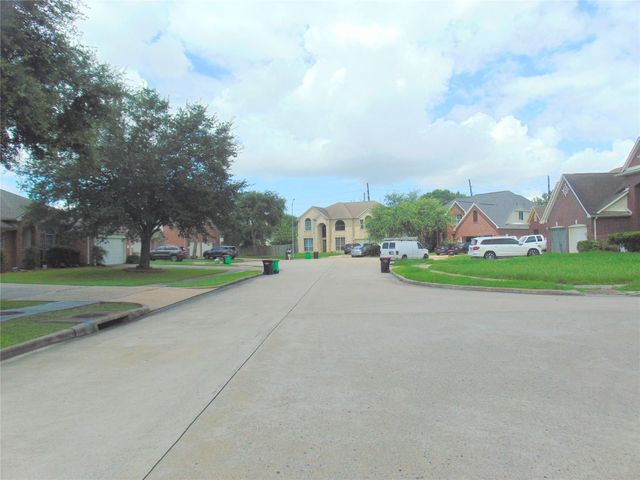 1319 Magnolia Dale Drive, Fresno, TX 77545