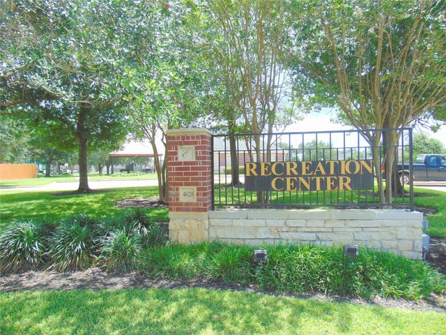 1319 Magnolia Dale Drive, Fresno, TX 77545
