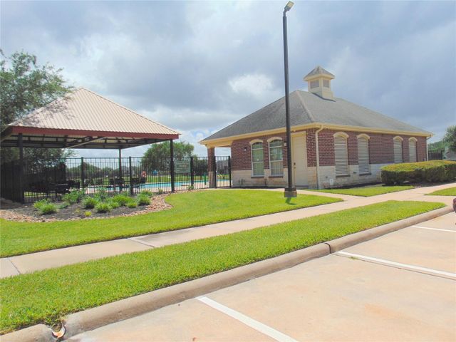 1319 Magnolia Dale Drive, Fresno, TX 77545