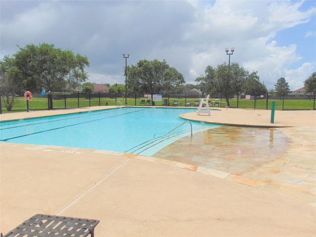 1319 Magnolia Dale Drive, Fresno, TX 77545