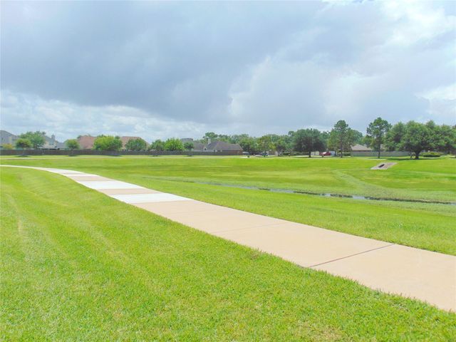 1319 Magnolia Dale Drive, Fresno, TX 77545