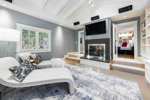 428 Maple Street, Palo Alto, CA 94301