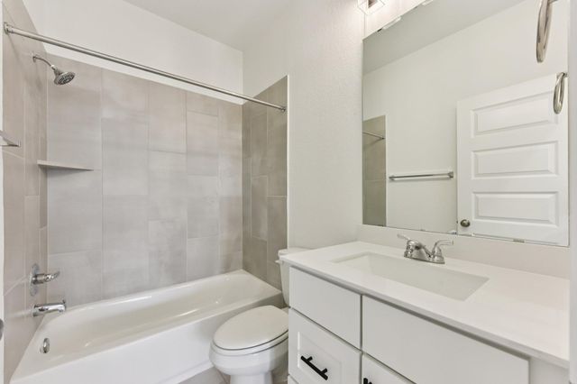 225 Ashmore LN, Georgetown, TX 78628