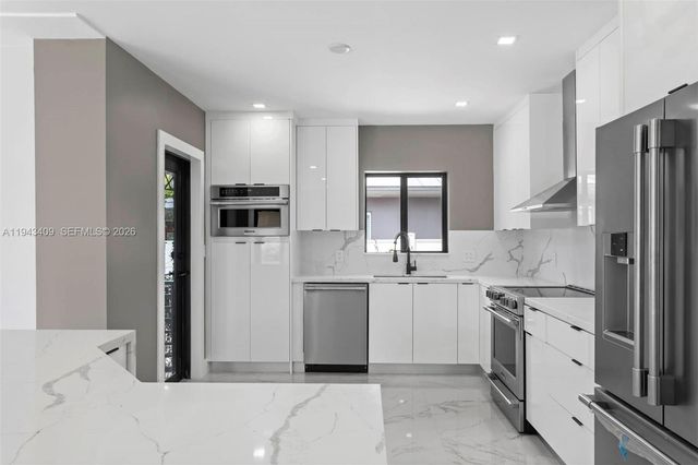 260 NW 86th St, El Portal, FL 33150