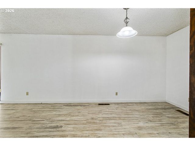 224 N HAYDEN BAY Dr, Portland, OR 97217