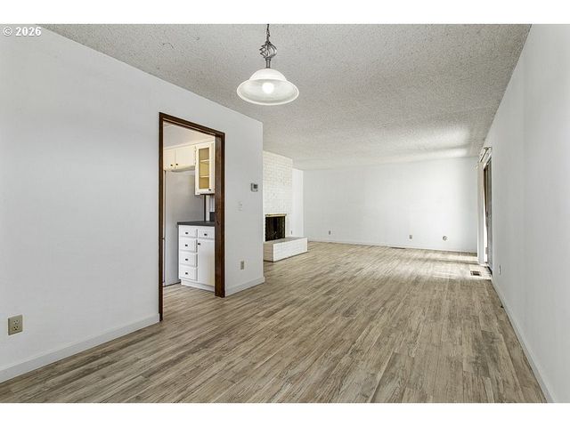 224 N HAYDEN BAY Dr, Portland, OR 97217