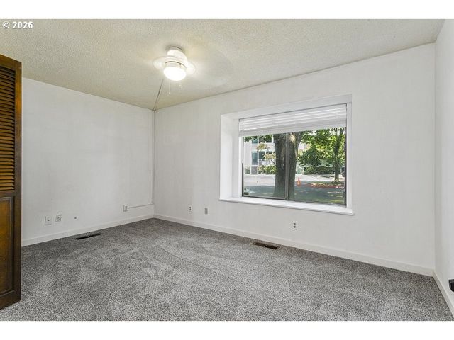 224 N HAYDEN BAY Dr, Portland, OR 97217