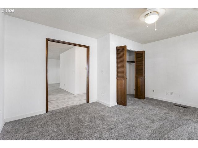 224 N HAYDEN BAY Dr, Portland, OR 97217