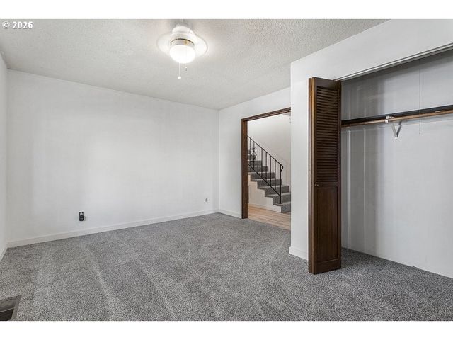 224 N HAYDEN BAY Dr, Portland, OR 97217
