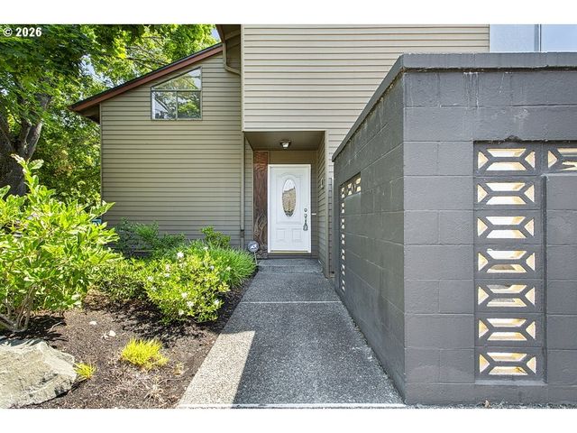224 N HAYDEN BAY Dr, Portland, OR 97217
