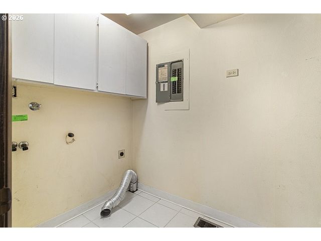 224 N HAYDEN BAY Dr, Portland, OR 97217