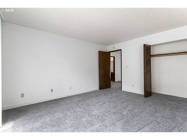 224 N HAYDEN BAY Dr, Portland, OR 97217