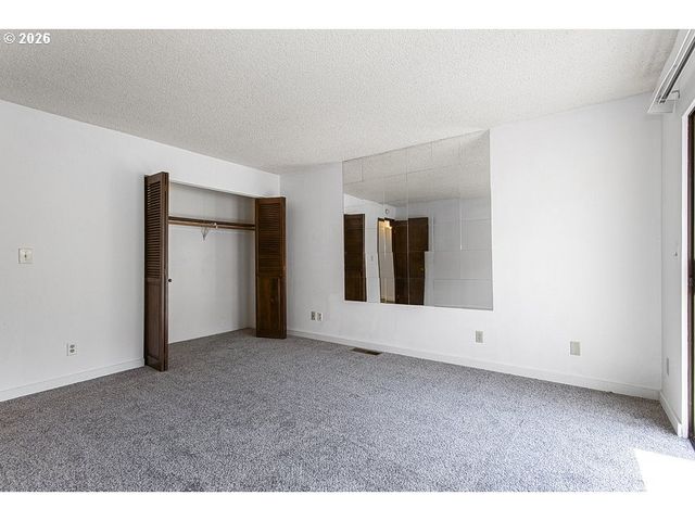 224 N HAYDEN BAY Dr, Portland, OR 97217