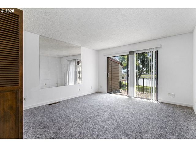 224 N HAYDEN BAY Dr, Portland, OR 97217