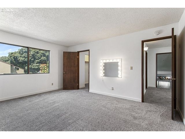 224 N HAYDEN BAY Dr, Portland, OR 97217