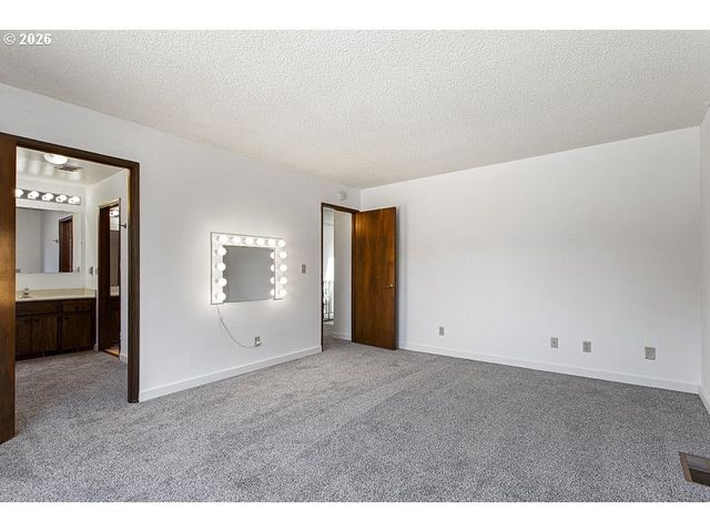 224 N HAYDEN BAY Dr, Portland, OR 97217