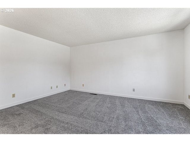 224 N HAYDEN BAY Dr, Portland, OR 97217