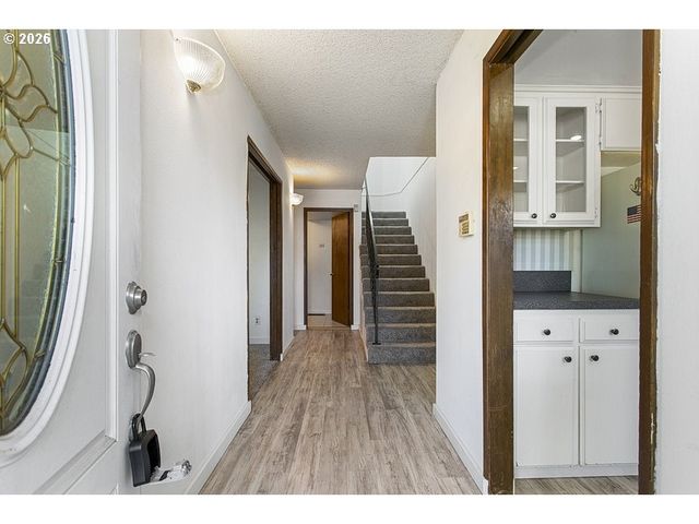 224 N HAYDEN BAY Dr, Portland, OR 97217