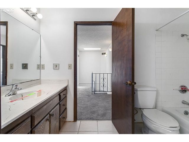 224 N HAYDEN BAY Dr, Portland, OR 97217
