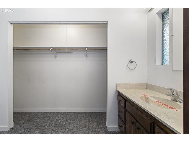 224 N HAYDEN BAY Dr, Portland, OR 97217