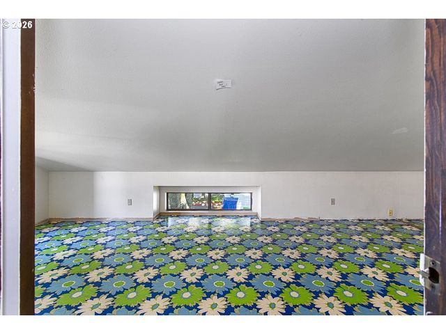 224 N HAYDEN BAY Dr, Portland, OR 97217