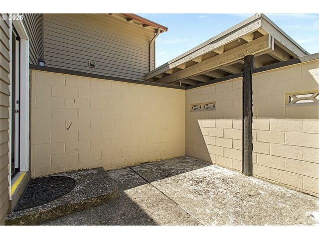224 N HAYDEN BAY Dr, Portland, OR 97217