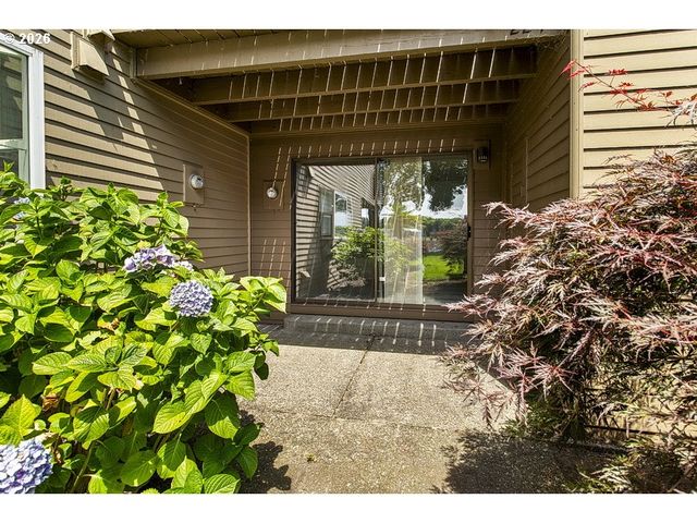 224 N HAYDEN BAY Dr, Portland, OR 97217