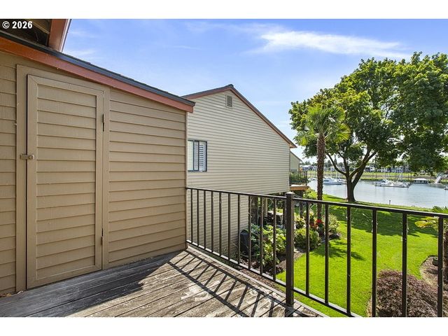 224 N HAYDEN BAY Dr, Portland, OR 97217